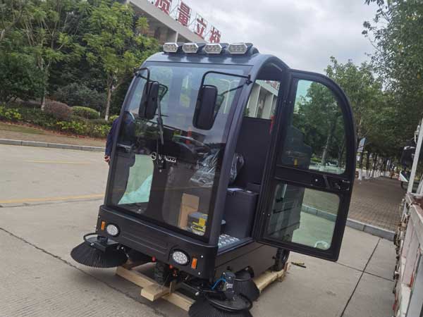 駕駛式環(huán)衛(wèi)清掃車(chē)可以在物業(yè)小區(qū)使用嗎 駕駛式環(huán)衛(wèi)清掃車(chē)可以在物業(yè)小區(qū)使用嗎