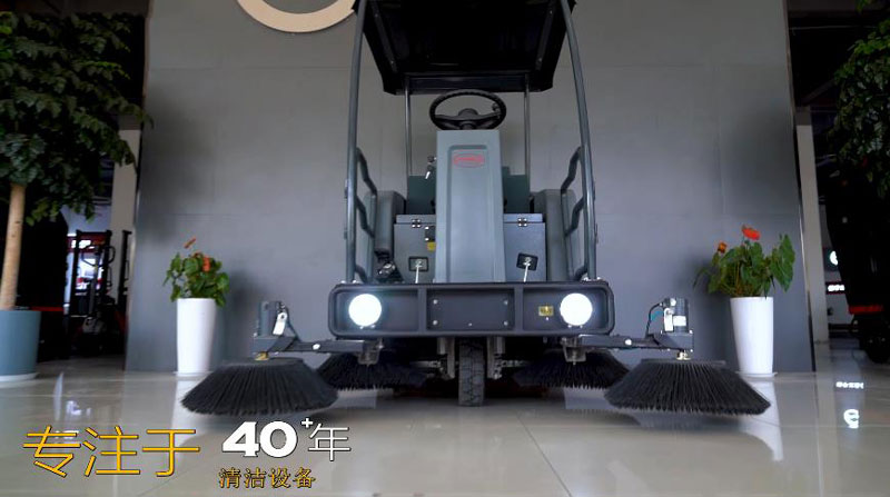 工廠車間使用電動(dòng)掃地機(jī)的優(yōu)勢