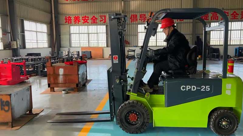 揭穿電動叉車神話！