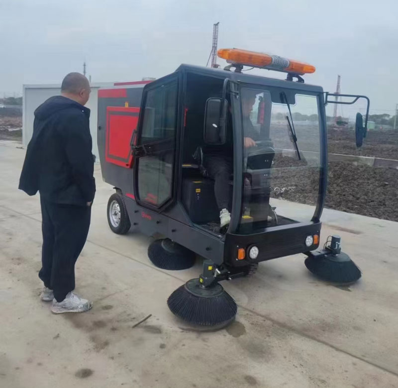 車間清潔掃地車的工作效率怎么樣？能續(xù)航多久?