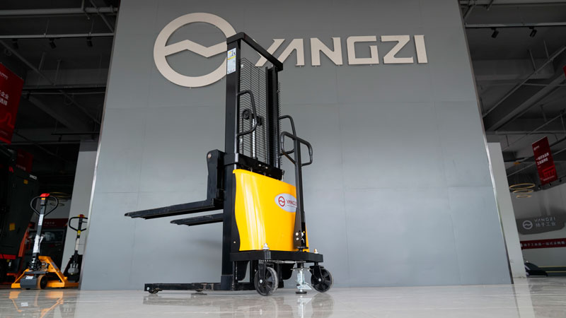 安全操作叉車(chē)的 20 個(gè)技巧
