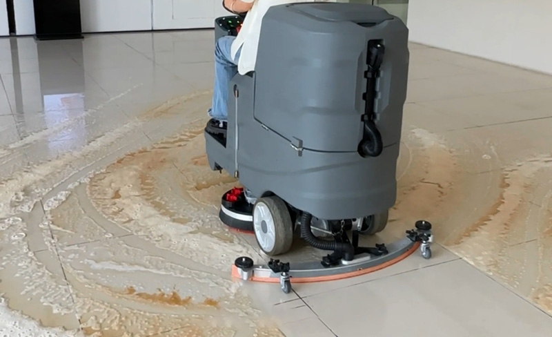 駕駛式洗地機(jī)哪個(gè)好 駕駛式洗地機(jī)哪個(gè)好